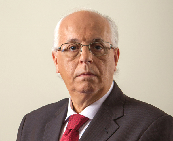 Dr. Carlos Medeiros